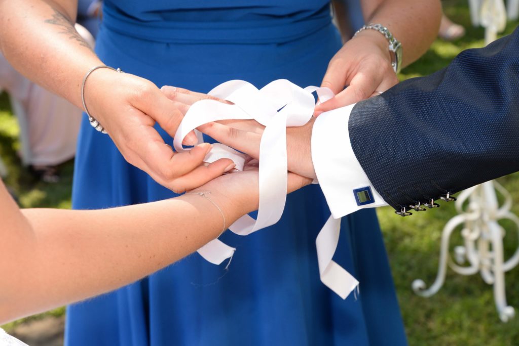 Cérémonie symbolique, cérémonie sur-mesure, rituel personnalisé