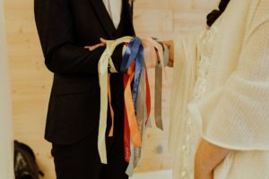 Cérémonie laïque, rituel de cérémonie, cérémonie des mains liées