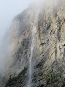 Mariage à la montagne. Cérémonie de mariage. Mariage laïque.