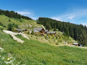 Lieu de cérémonie. Mariage à la montagne. Savoie. Cérémonie symbolique.