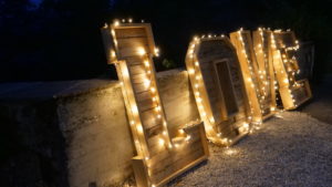 Mariage laïque. Chateau de la Palud. Cérémonie symbolique. Officiante. Union. Engagement.