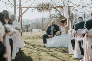 Cérémonie laïque. Cérémonie symbolique. Cérémonie de mariage.