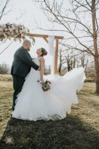 Couple. Engagement. Cérémonie laïque. Cérémonie symbolique