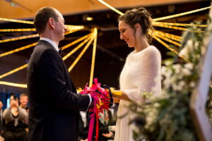 Cérémonie symbolique. Rituel des mains liées. Rituel des rubans. Handfasting. Officiante Haute-Savoie.