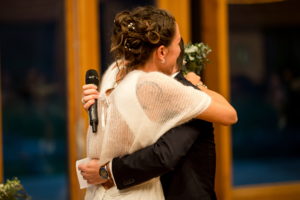 Créatrice d'émotions. Officiante de cérémonie laïque. Cérémonie sur-mesure. Mariage d'hiver
